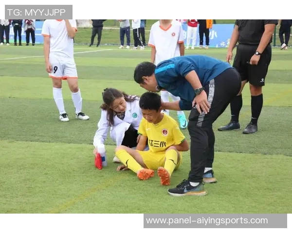 足球冠军的荣耀之路：从草根到巅峰的传奇故事与奋斗历程